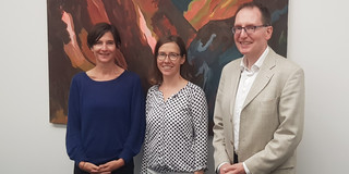 Dekanat-Neu 2024 Das Foto zeigt die Mitglieder des neuen Dekanats von links nach rechts: Prof. Katja Crone, Prof. Dr. Claudia Gärtner, Prof. Dr. Karl-Heinrich Ostmeyer