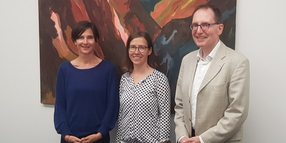 Das Foto zeigt die Mitglieder des neuen Dekanats von links nach rechts: Prof. Katja Crone, Prof. Dr. Claudia Gärtner, Prof. Dr. Karl-Heinrich Ostmeyer